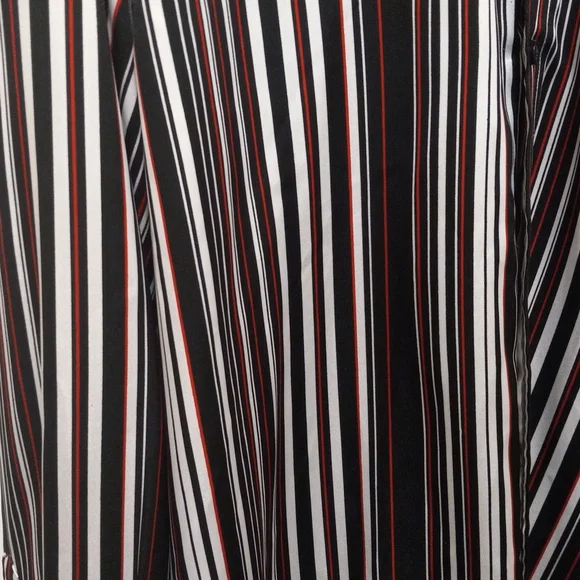 Studio London Short - Picture 2 of 5